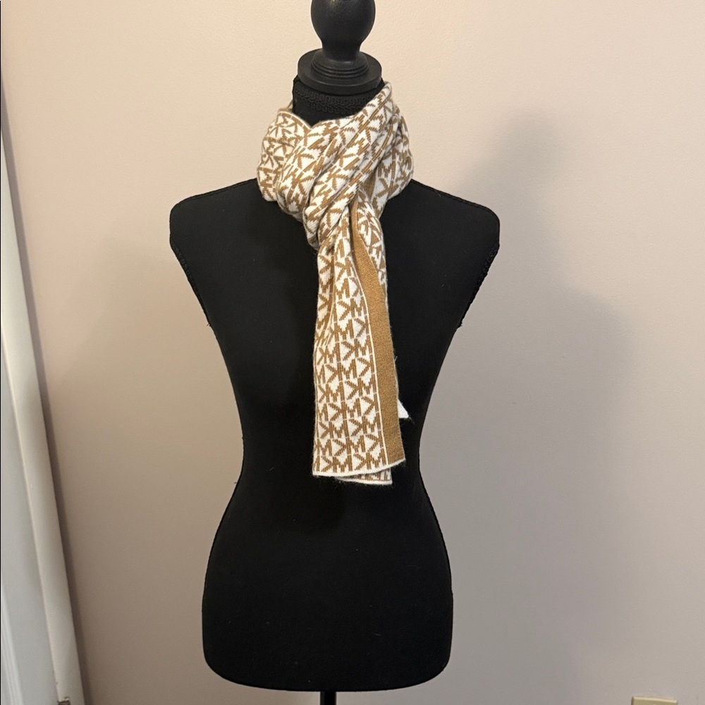 Michael Kors Tan & White Scarf - Picture 3 of 4